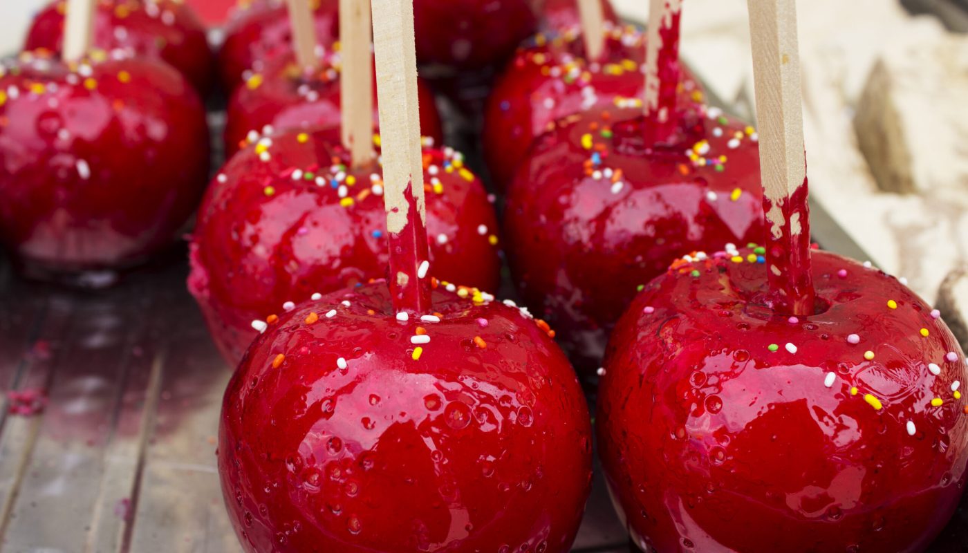 close-up-strawberries-table